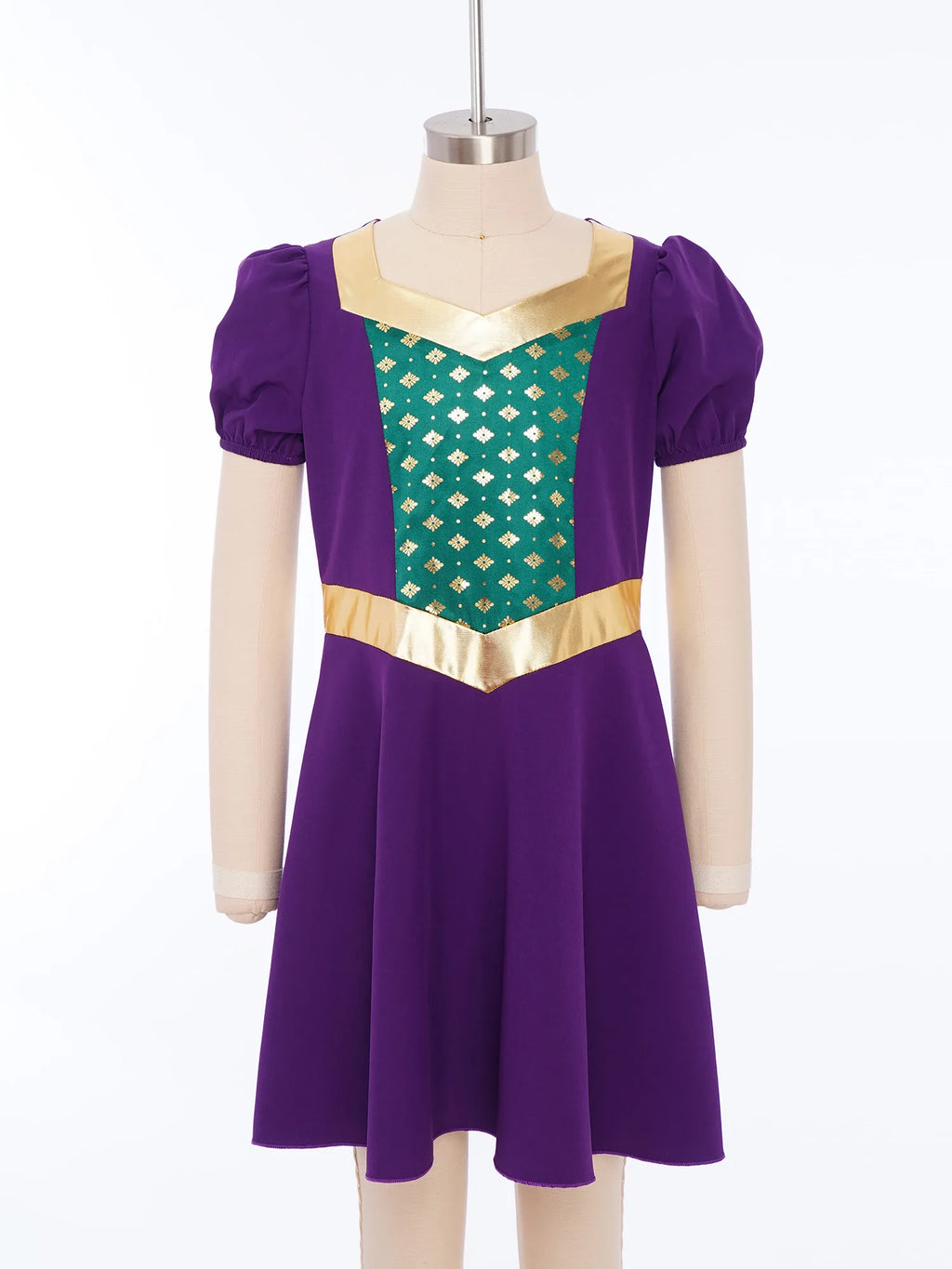 Enchanted Medieval Princess Dress: Royalty, Contrast, and Sparkle for the Perfect Cosplay