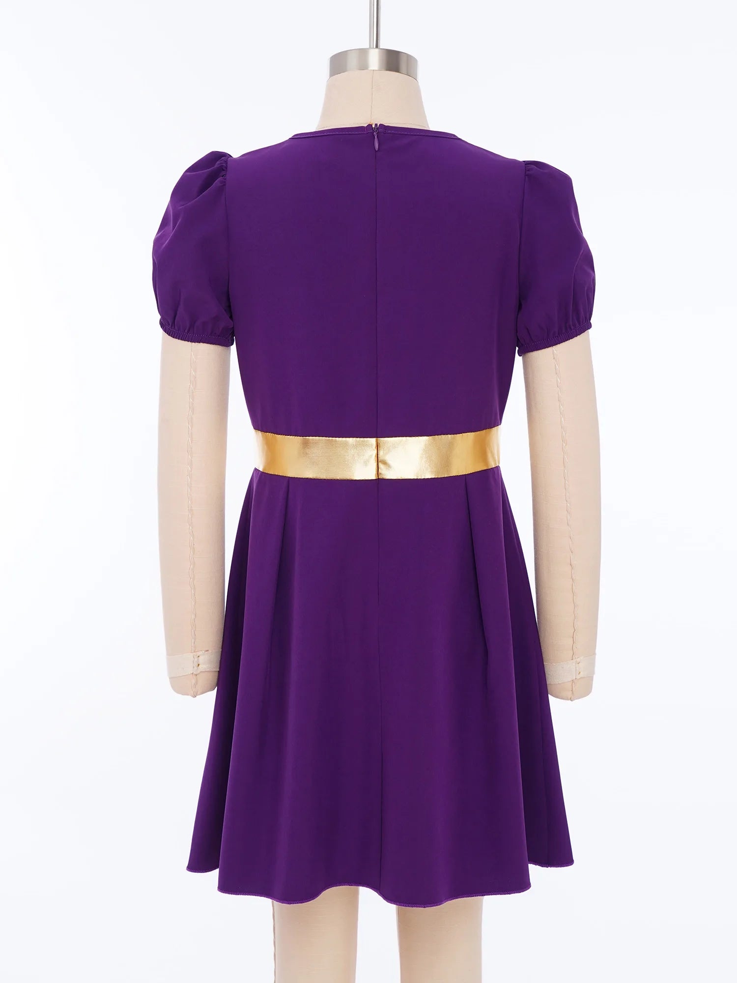 Enchanted Medieval Princess Dress: Royalty, Contrast, and Sparkle for the Perfect Cosplay