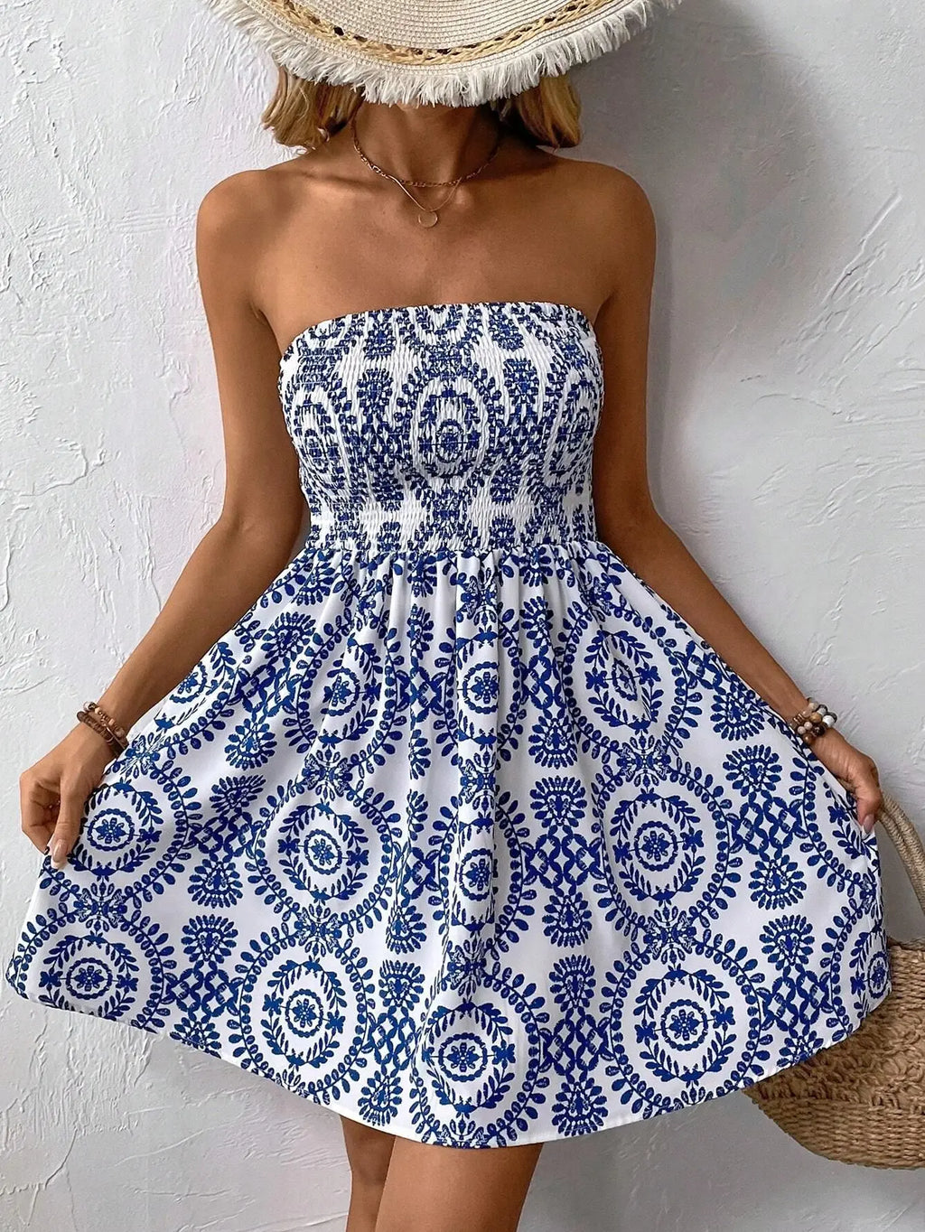 Summer Getaway Essential! European Elegant Tube Top Dress – Loose Fit, Blue Print, Perfect Beach Style